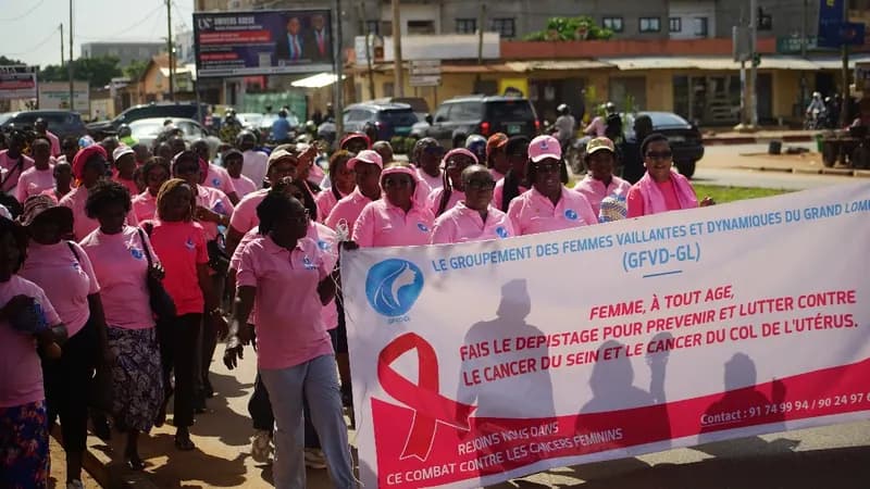 GFVD-GL banner carried in the procession: “Women, at any age, get screened to prevent and fight breast cancer and cervical cancer”